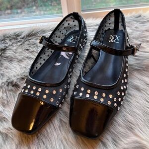 New York and Company Stradivarius studded ballet shoes in black.
